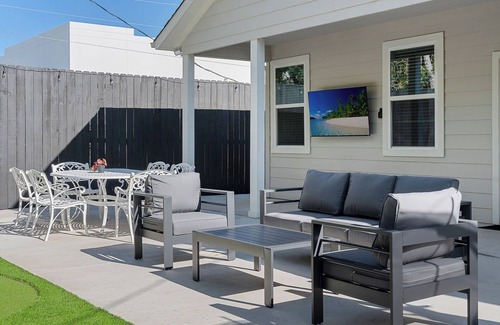 Fort Worth House | Sleeps 20 in FW Stockyards w HotTub & MiniGolf