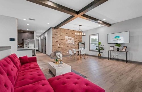 Ybor City House | Sleeps 20! Luxury 6 BDRM Duplex YBOR | USF | HYDE