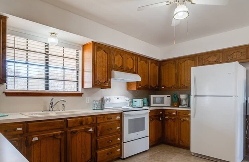Round Rock House | Sleeps 20 - Peaceful Retreat: 3 Acres Next to Park