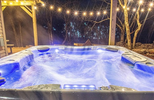 Lake Harmony House | Sleeps 20, Poconos Home - Hot Tub, Fire Pit, Games - Views -Super Spacious