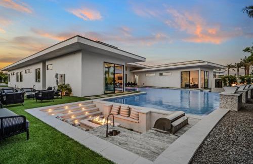 Indio Villa | Sleeps 20 Pool Pickleball Villa Near Golf Dining Fun Bravo Villa 2 by AvantStay