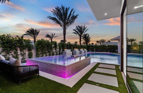 Indio Villa | Sleeps 20 Pool Pickleball Villa Near Golf Dining Fun Bravo Villa 2 by AvantStay