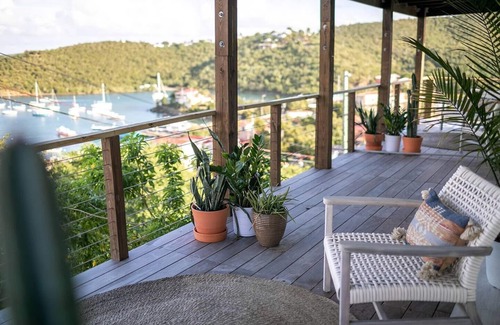 Contant Farms House | Sleeps 20/The Flamingo House/walk to town +beach