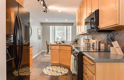 Midvale House | Sleeps 23* 2 Hot Tubs * Fireplace * Close to Ski *
