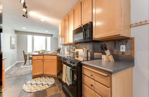 Midvale House | Sleeps 23* 2 Hot Tubs * Fireplace * Close to Ski *