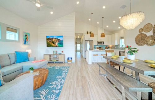 Shibui Sands House | Sleeps 24 | 2 Homes, Walk to the Beach, Private Pools, Fire Pit, Modern Design