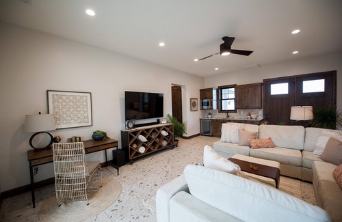 St. George Villa | Sleeps 24| Brand new| AMAZING KITCHEN| Pool | Lazy River | Mini Golf