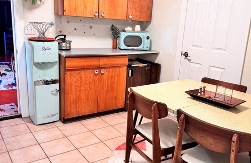 Post Falls House | Sleeps 25, Swimming pool, pickleball, hot tub, arcade, basketball, playground