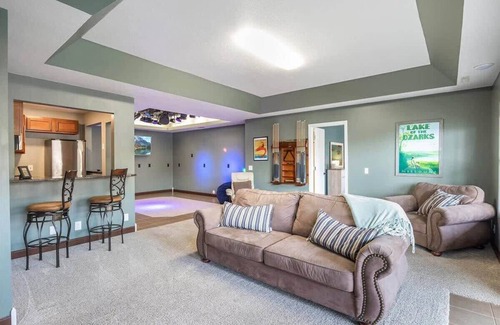 Lakeview House | Sleeps 26 lakefront w/private dock & dance floor!