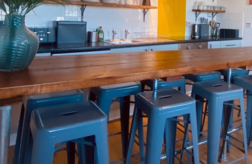 Brighton City Centre Apartment | Sleeps 27 - fantastic apartments above a fun Brighton Pub! Stag & Hen Friendly!