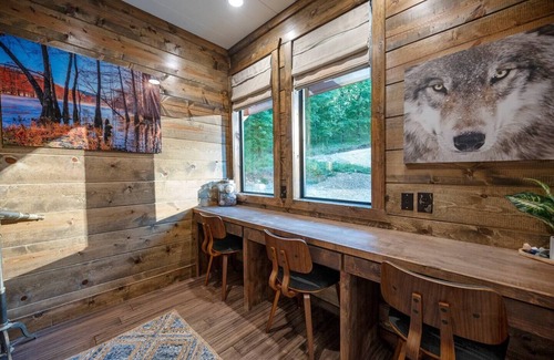 Broken Bow Cabin | Sleeps 30 * 7 Bdr-18 Beds * Lake Views * Handicap Accessible * Pet Friendly