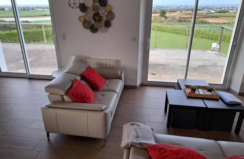 Cleder House | sleeps 4, 180° panoramic sea view, Cleder