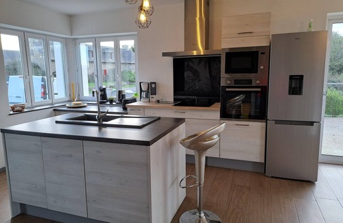 Cleder House | sleeps 4, 180° panoramic sea view, Cleder