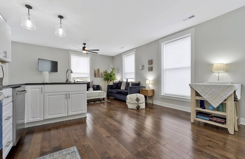 Dickson Apartment | *Sleeps 4* Downtown USA ~ Walkable Dickson Apt
