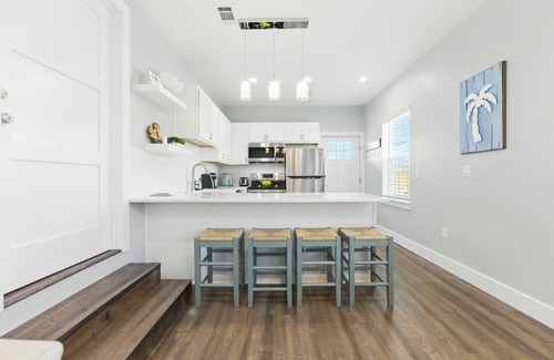 Crystal Beach House | Sleeps 4, Private Pool, New everything, Crystal Beach,