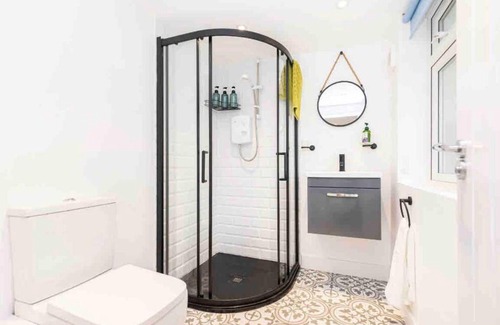 New Forest District Apartment | Sleeps 4 The Lovely Lymington Lock off