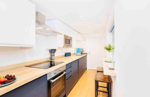 New Forest District Apartment | Sleeps 4 The Lovely Lymington Lock off