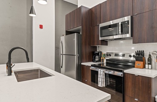 Old City Apartment | Sleeps 4 Walk to Liberty Bell Heart of Old City