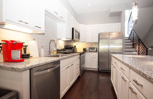 Chestnut Hill House | * SLEEPS 40* Dwell Lofts - *4 Units * 10BR* 9.5BA * Amazing Rooftops*