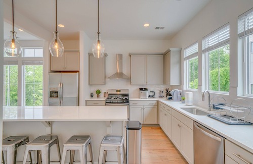 Talbot's Corner House | * SLEEPS 40* Music City Reunion - *4 Units * 12BR* 14BA * Amazing Rooftops*