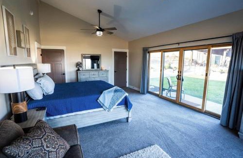 Garden City House | Sleeps 40, Pool House