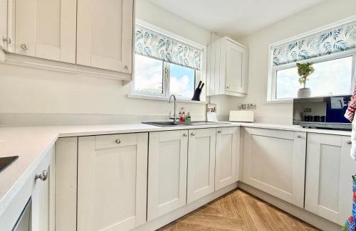 Bon-y-maen House | Sleeps 5, 3 Bedrooms, Ideal for short stays & 15 minutes to Swansea City