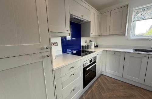 Bon-y-maen House | Sleeps 5, 3 Bedrooms, Ideal for short stays & 15 minutes to Swansea City
