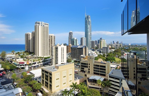 Gold Coast House | SLEEPS 5 HEART OF CI