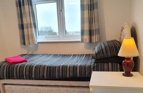 Cheltenham House | Sleeps 5 in 5 beds on Western side of Cheltenham