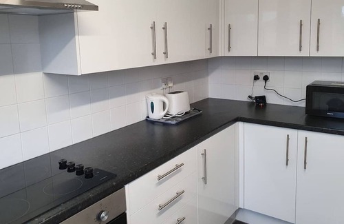 Cheltenham House | Sleeps 5 in 5 beds on Western side of Cheltenham