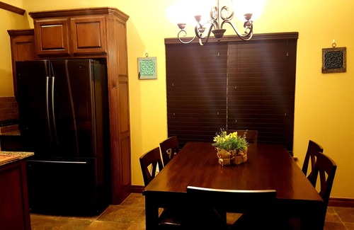 South Oklahoma City House | Sleeps 5 ☆ OU Campus ☆ Airport ☆ Restaurants ☆ Shopping Nearby