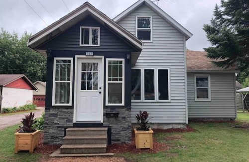 Phillips House | Sleeps 5, Rustic,Contemporary, centrally located