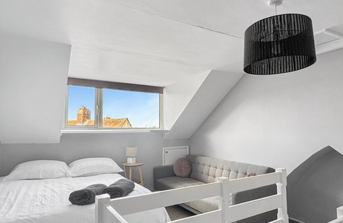 Bottesford House | Sleeps 6 2bed Home with Hot Tub Bottesford Village