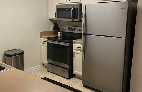 Auburn Condo | Sleeps 6, 2BR/2BA. 4 Blocks to Jordan-Hare - Campus 2 Blocks