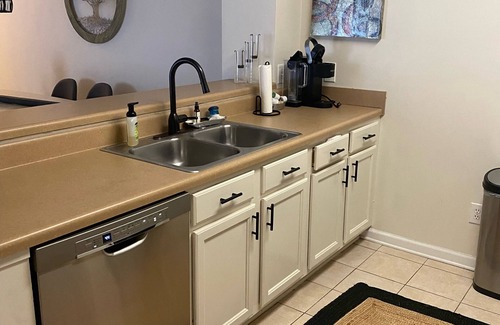 Auburn Condo | Sleeps 6, 2BR/2BA. 4 Blocks to Jordan-Hare - Campus 2 Blocks