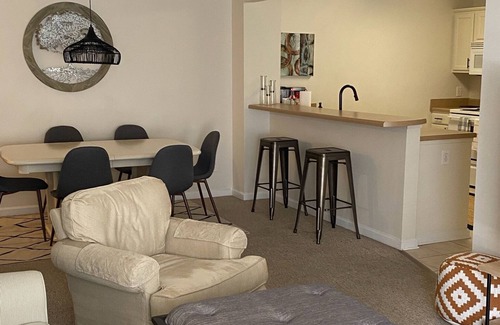 Auburn Condo | Sleeps 6, 2BR/2BA. 4 Blocks to Jordan-Hare - Campus 2 Blocks