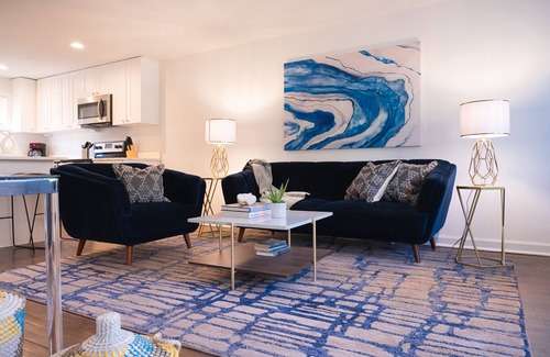 Midtown - Westport House | Sleeps 6, 3 Queen Beds, Centrally Located, Near Downtown KC & County Club Plaza