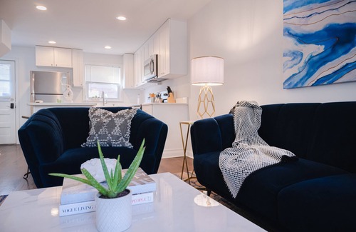 Midtown - Westport House | Sleeps 6, 3 Queen Beds, Centrally Located, Near Downtown KC & County Club Plaza