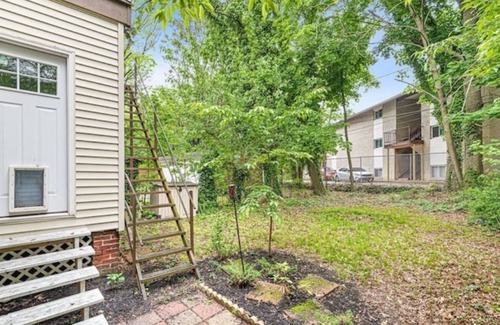 Wilmington Apartment | Sleeps 6, 3BR 1BA,1King+2 Queen beds, perfect for long stays in a great location