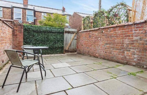 Manchester House | Sleeps 6 - Fast Wifi - Parking