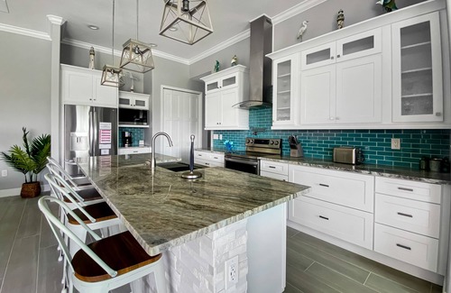 Long Meadow Villa | Sleeps 6, FULL refund*, heated salt pool