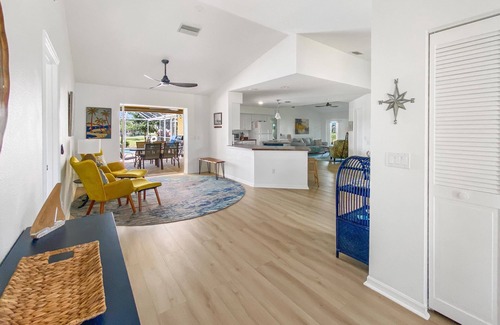 Pebble Beach Villa | Sleeps 6, FULL refund*, Dog ok, heated pool