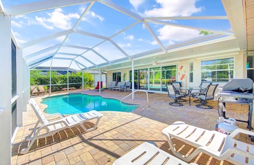 Broadmoor Villa | Sleeps 6, full refund*, heated pool
