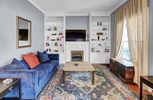 Crescent Hill House | Sleeps 6 in Beds Amazing Location for Attractions
