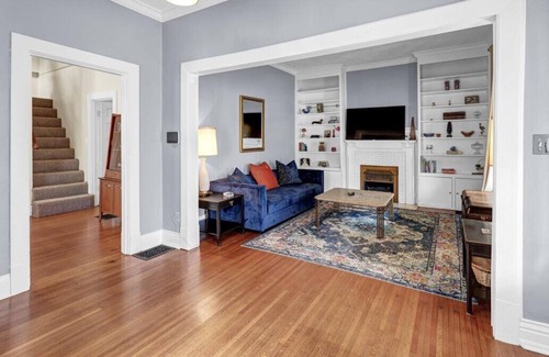 Crescent Hill House | Sleeps 6 in Beds Amazing Location for Attractions
