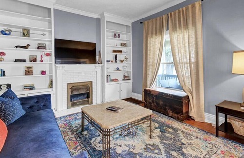Crescent Hill House | Sleeps 6 in Beds Amazing Location for Attractions