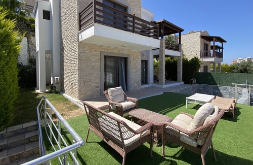 Gundogan Villa | Sleeps 6, Luxury Villa with a Private Pool - AWZ 303