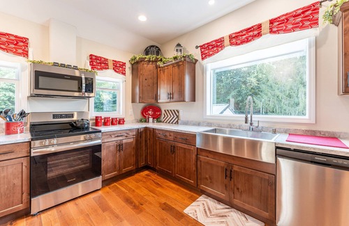 Elkton Cabin | Sleeps 6, Rural, Peaceful, Homey