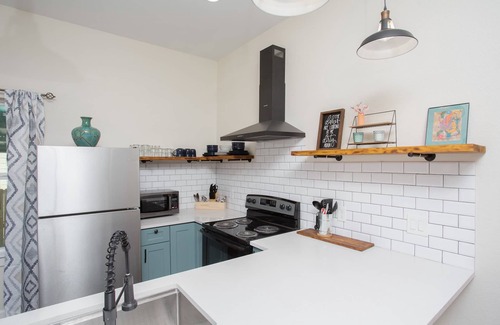 Near East Side House | Sleeps 6 Walk to Alamodome Cowboy Pool