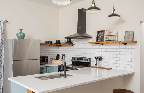 Near East Side House | Sleeps 6 Walk to Alamodome Cowboy Pool